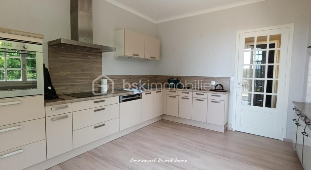 Maison de caractère avec fort potentiel – Montmorillon (86500) – 11 pièces – 5 chambres – 200 m²