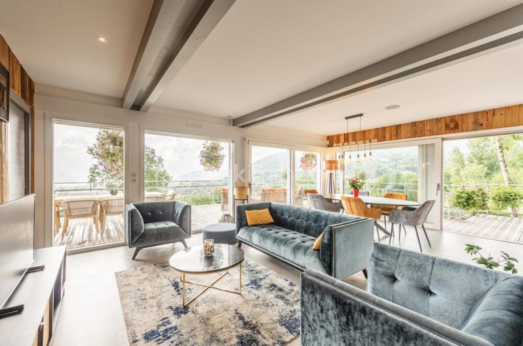 EXCLUSIVITE : SUPERBE VILLA MODERNE 270 M2 SAINT JORIOZ AVEC VUE SUR LAC D ANNECY – 9 pièces – 6 chambres – 269 m²