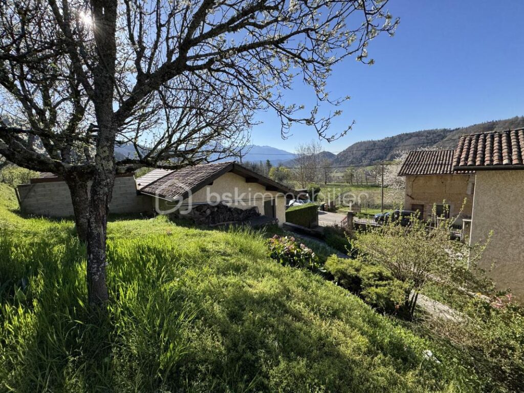 🏡 Saint-Nicolas-de-Macherin – Maison 7 pièces – 152 m² de tranquillité et de potentiel! – 6 pièces – 6 chambres – 152 m²