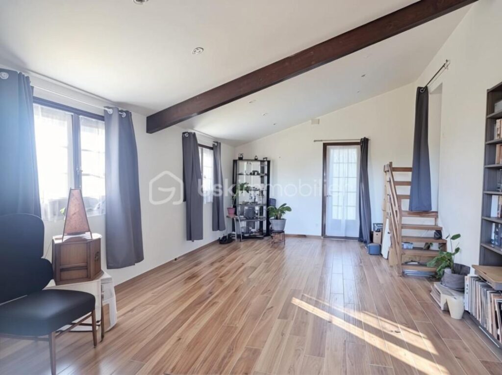 Maison familiale avec bureau indépendant – Pessan – 6 pièces – 4 chambres – 167 m²