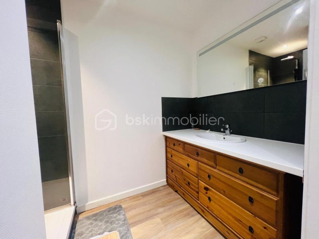 Maison et studio de 98m² à Fougères – 4 pièces – NR chambres – 98 m²