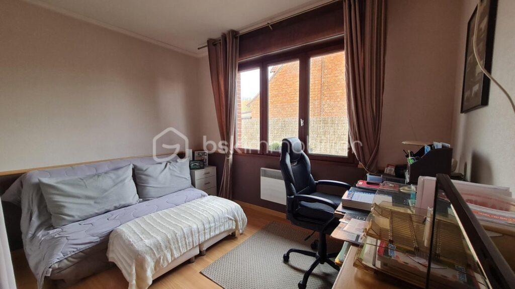 Baisse de prix ! Rare : Pavillon individuel plain-pied + 3 chambres + double garage + atelier+ jardin – 5 pièces – 3 chambres – 95 m²