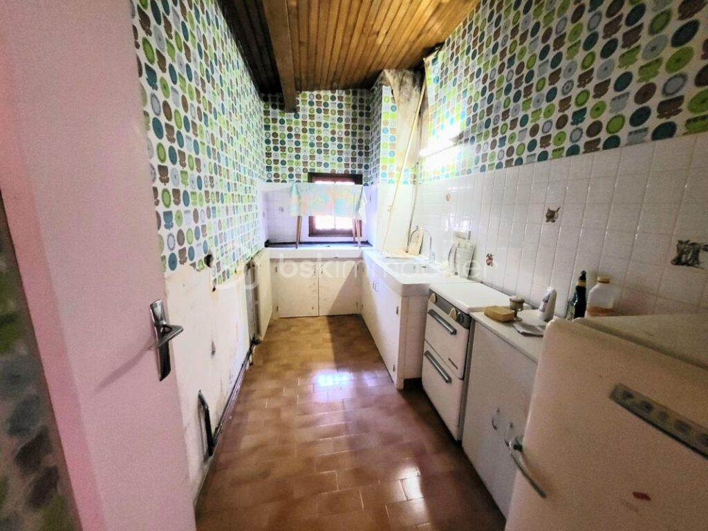 IDÉAL INVESTISSEUR / MARCHAND DE BIENS – Fort potentiel de rentabilité et plus-value – 264 m² sur 3 125 m² terrain – 15 pièces – 10 chambres – 264 m²