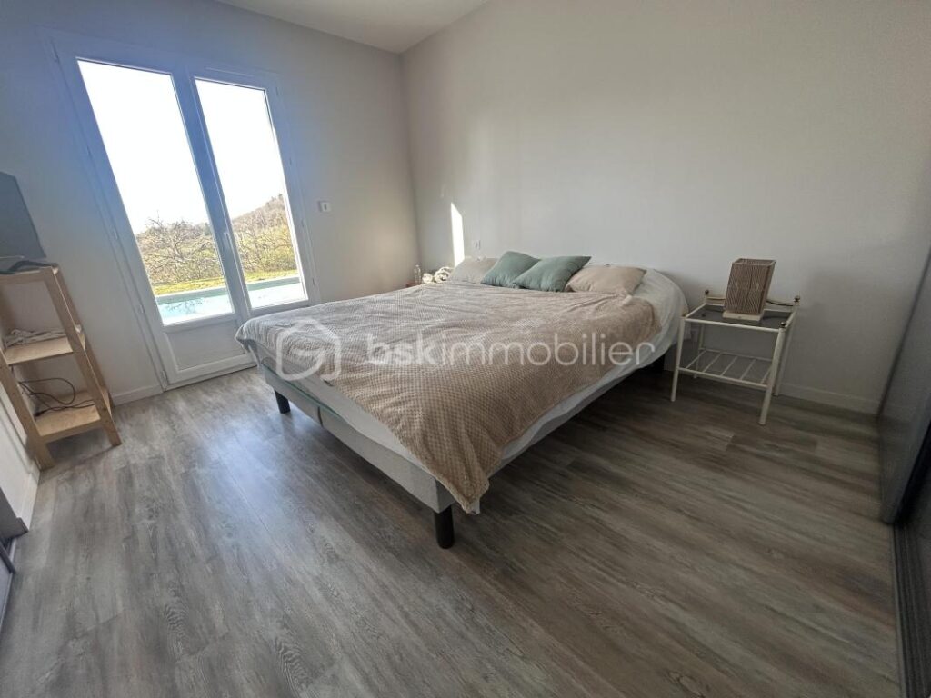 SUPERBE MAISON PLAIN PIED CONTEMPORAINE – 4 CHAMBRES – DOUBLE GARAGE – PISCINE – 5 pièces – 4 chambres – 138 m²