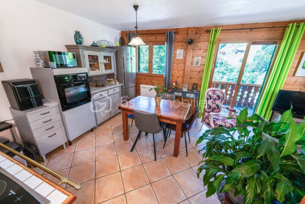 73590 FLUMET – APPARTEMENT T3, 2 CHAMBRES – GRAND BALCON SUD-OUEST VUE MONTAGNE – PROCHE SKI – RÉSIDENCE RÉCENTE – 3 pièces – 2 chambres – 45 m²