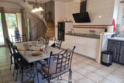 GRANDE VILLA AU CALME AUX PORTES D UZES – 8 pièces – 6 chambres – 239 m²