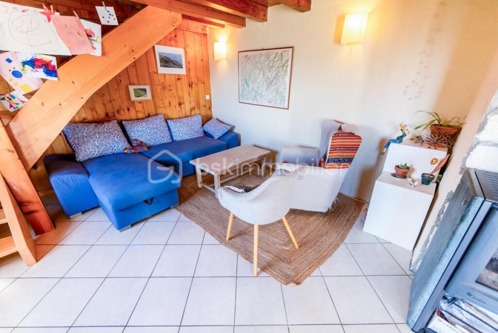 74130 – BRIZON – CHALET RÉNOVÉ 160M2 (144M2 HABITABLES) – TERRASSE, POTAGER – SUPERBE CADRE NATUREL – PROCHE DE LA VALLÉE DE L’ARVE – 6 pièces – 3 chambres – 144 m²