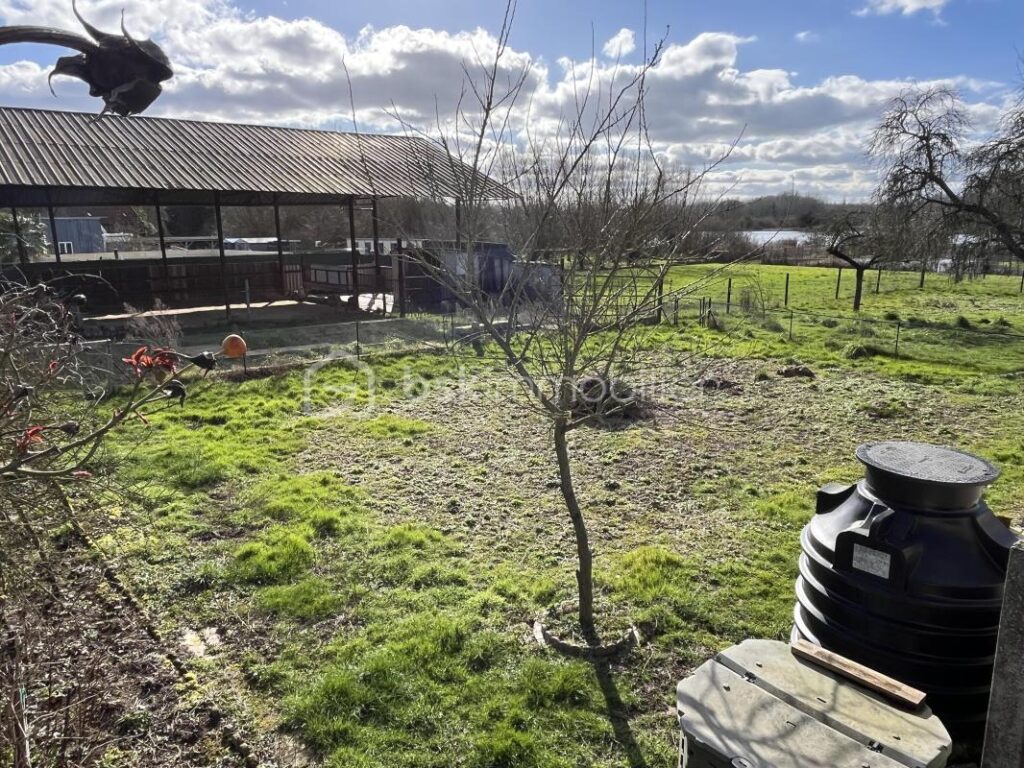 CORPS DE FERME AVEC HANGARS ET PATURE – 8 pièces – 4 chambres – 222 m²
