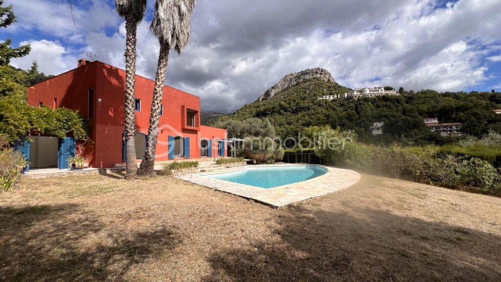 VILLA D’ARCHITECTE – VUE MER PANORAMIQUE – PISCINE – GARAGE – PROCHE CENTRE-VILLE – 7 pièces – 5 chambres – 230 m²