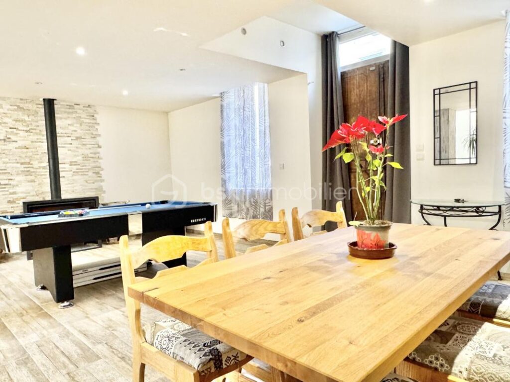 Maison de maître rénovée avec piscine , Jardin et Place de Parking à Saint-Chinian – 6 pièces – 5 chambres – 180 m²