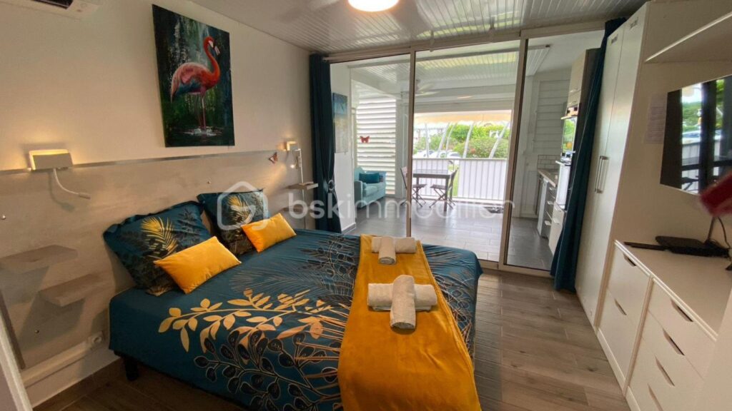 Quart de villa entièrement refait Anse des Rochers – 1 pièce – 1 chambre – 35 m²