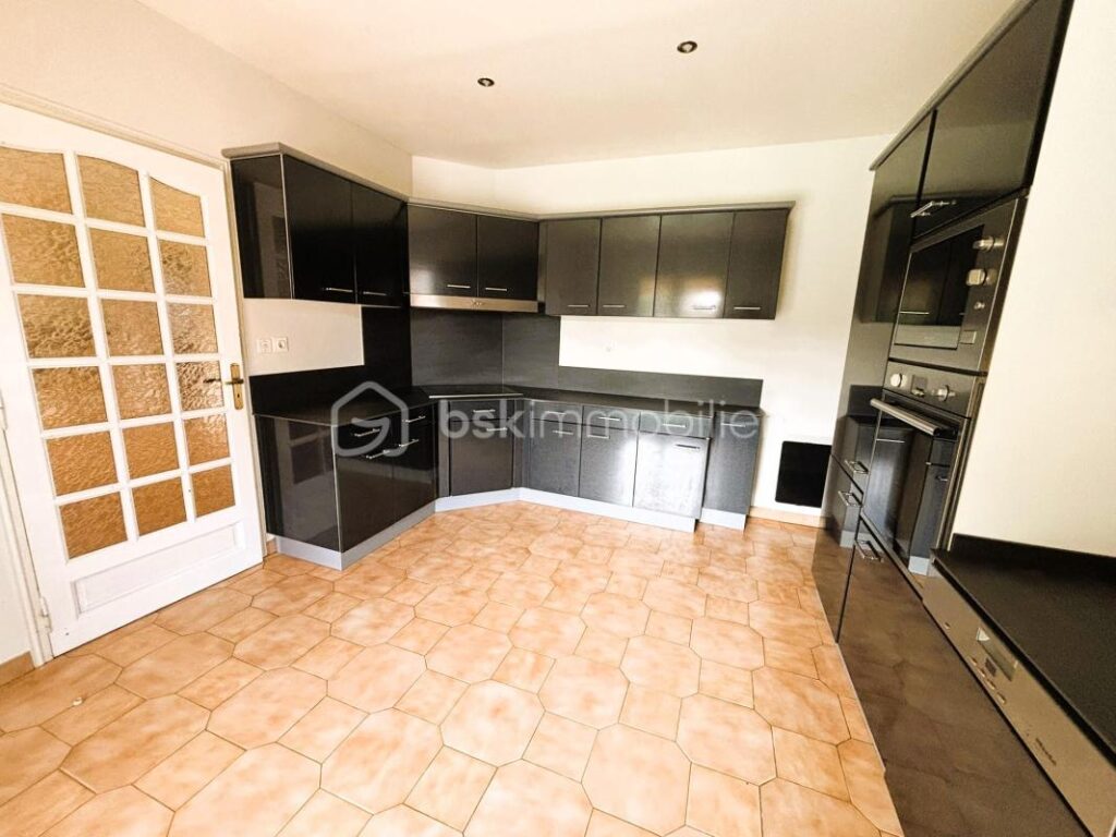 FLORENSAC – SPACIEUSE VILLA FAMILIALE – 6 pièces – 5 chambres – 140 m²