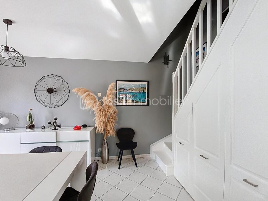 BELLE MAISON AVEC PISCINE PROCHE DE DIJON – 4 pièces – 3 chambres – 110 m²