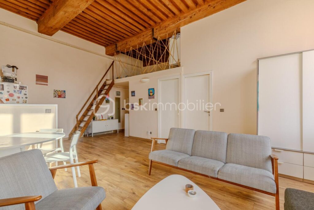 Appartement T2 bis esprit Canut avec vue dégagée sur Lyon – 3 pièces – 2 chambres – 47 m²