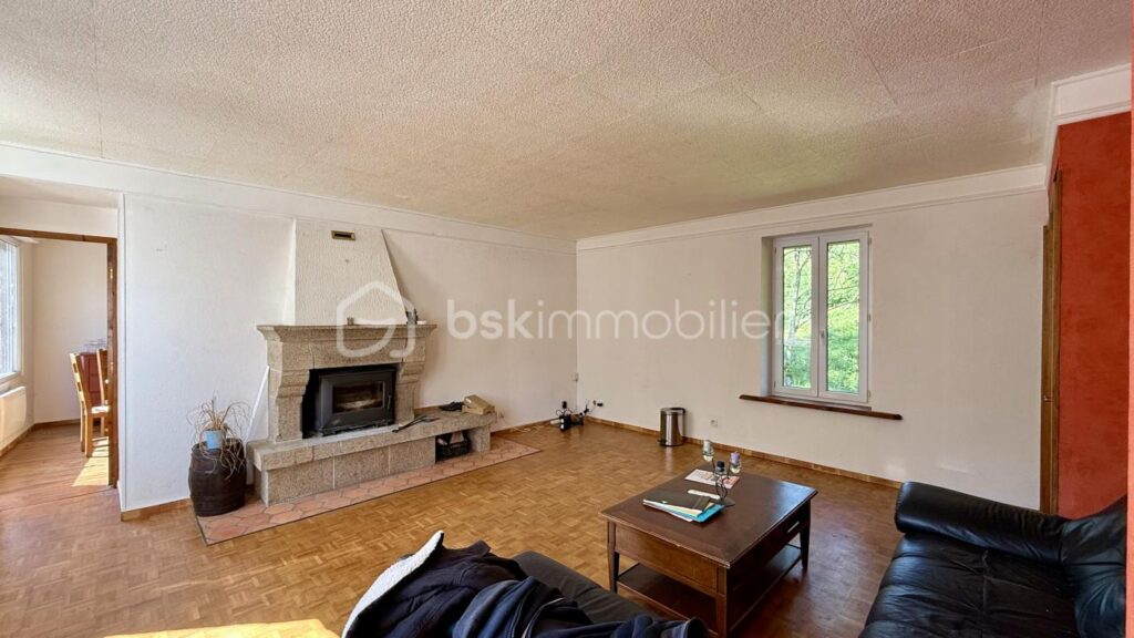 Maison à vendre à MORTAIN – 5 pièces – 4 chambres – 118 m²