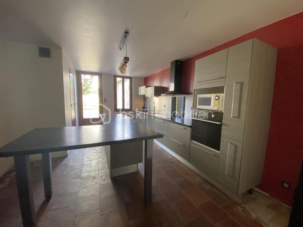 Maison de charme au cœur du village de Nègrepelisse – 5 pièces – 3 chambres – 165 m²