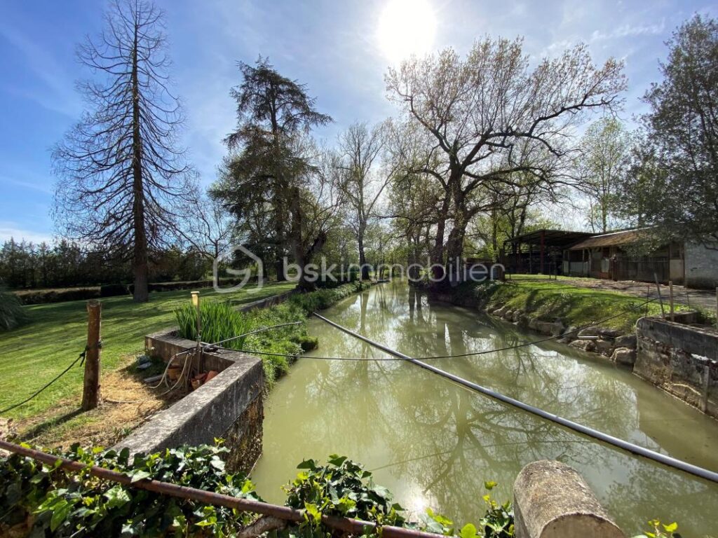 MAISON MOULIN – 8 pièces – 5 chambres – 240 m²