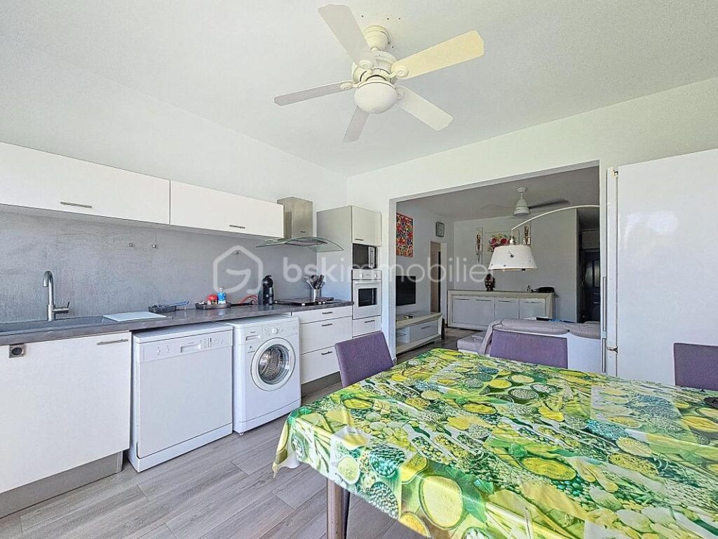 Appartement T4 74 m2 vue mer piscine – 4 pièces – 3 chambres – 73 m²