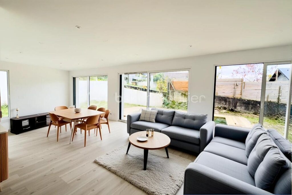 Maison T4 de 2025 RE 2020 – 4 pièces – 3 chambres – 123 m²