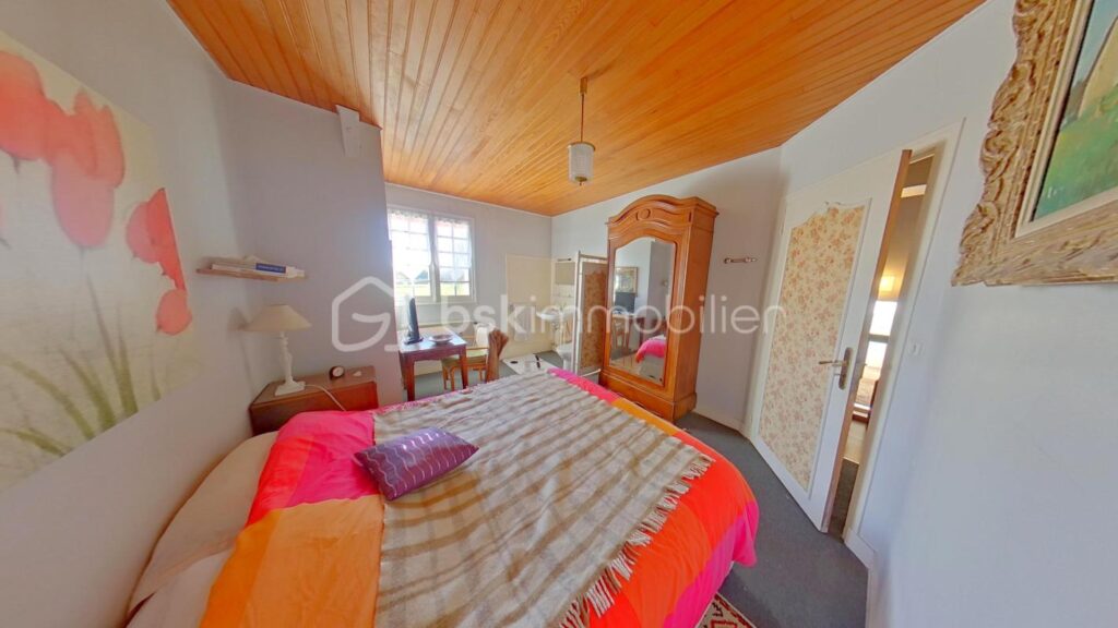 Magnifique propriété de 180 m² sur 1778 m² de terrain – 6 pièces – 4 chambres – 180 m²