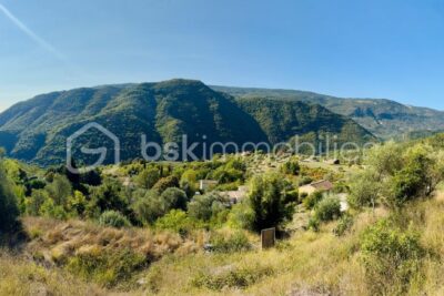 🌿 Terrain constructible 2 126 m² avec permis purgé – Pierrefeu (06) – NR pièces – NR chambres – 2126 m²