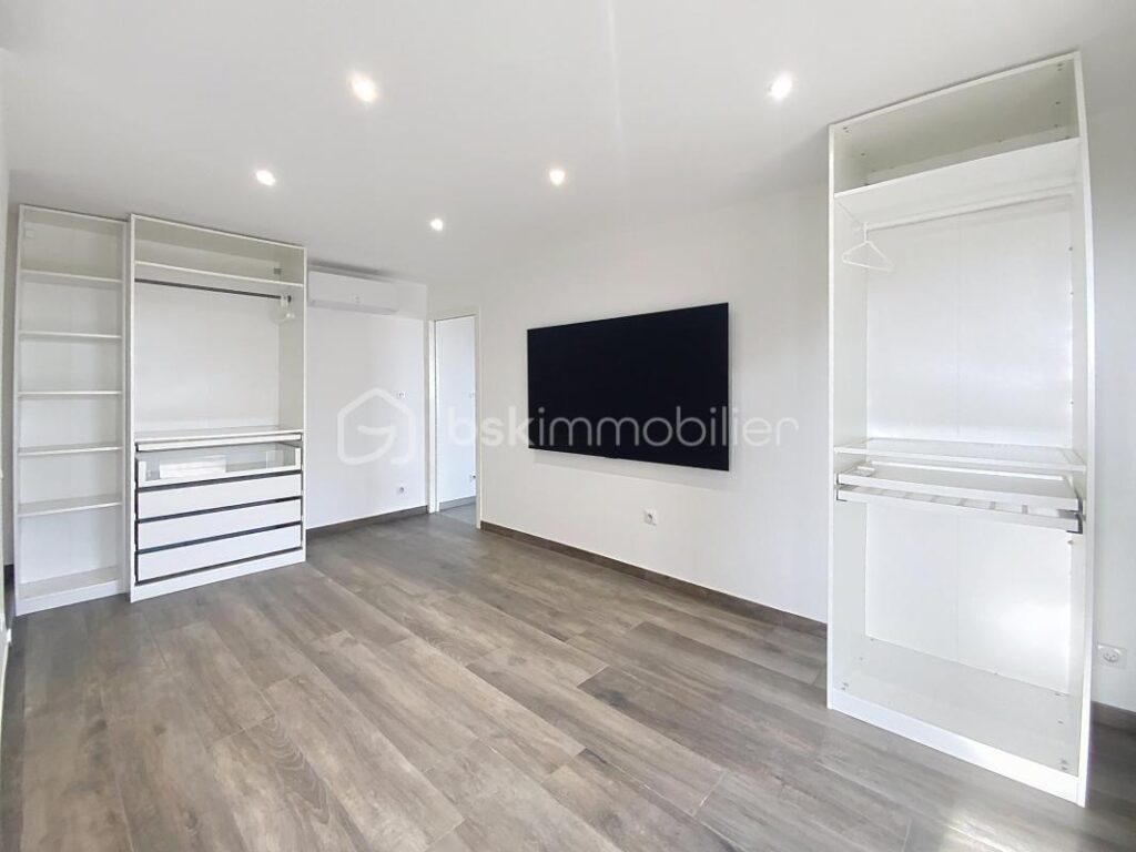 APPARTEMENT T2 de 102 m² – LOGGIA/TERRASSE – VUE PORT – GARAGE – SÈTE / BAS SAINT-CLAIR – QUARTIER HAUT ** – 2 pièces – 1 chambre – 59 m²