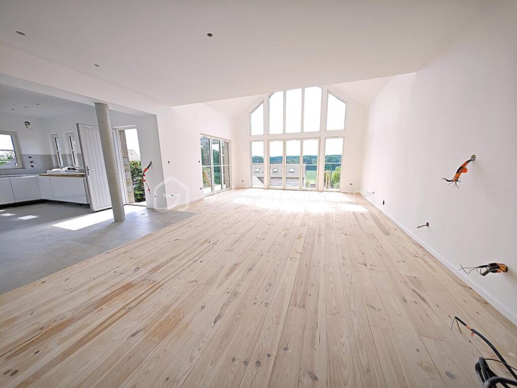 Maison exceptionnelle vue panoramique, d’une superficie de 144 m², sur sous-sol de 56 m² édifié sur terrain de 410 m² arboré et paysagé, RT 2020, 4 chambres, une salle d’eau, une salle de bain, 2 wc séparés – 6 pièces – 4 chambres – 144 m²