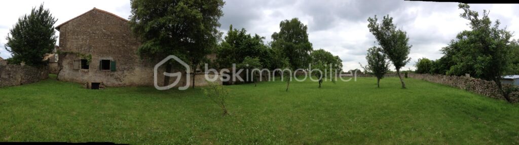 Découvrez le charme d’une ferme rénovée à Melle – 5 pièces – 2 chambres – 141 m²