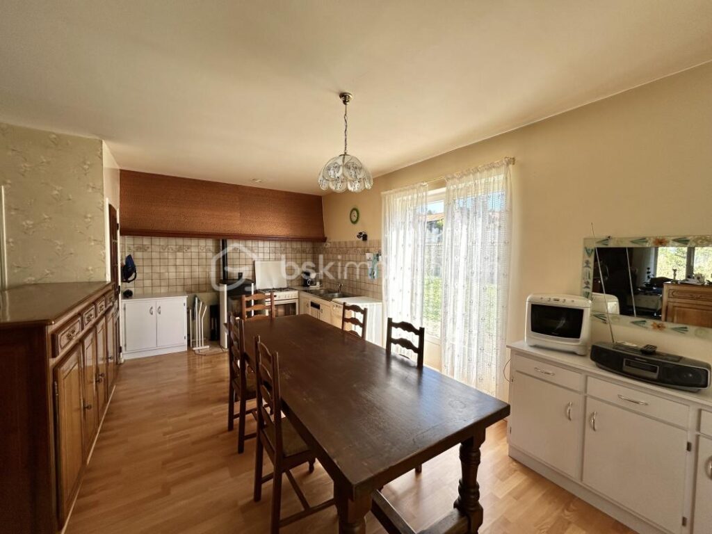 Maison avec grand Terrain (7000m2) et dépendance – 5 pièces – 4 chambres – 134 m²