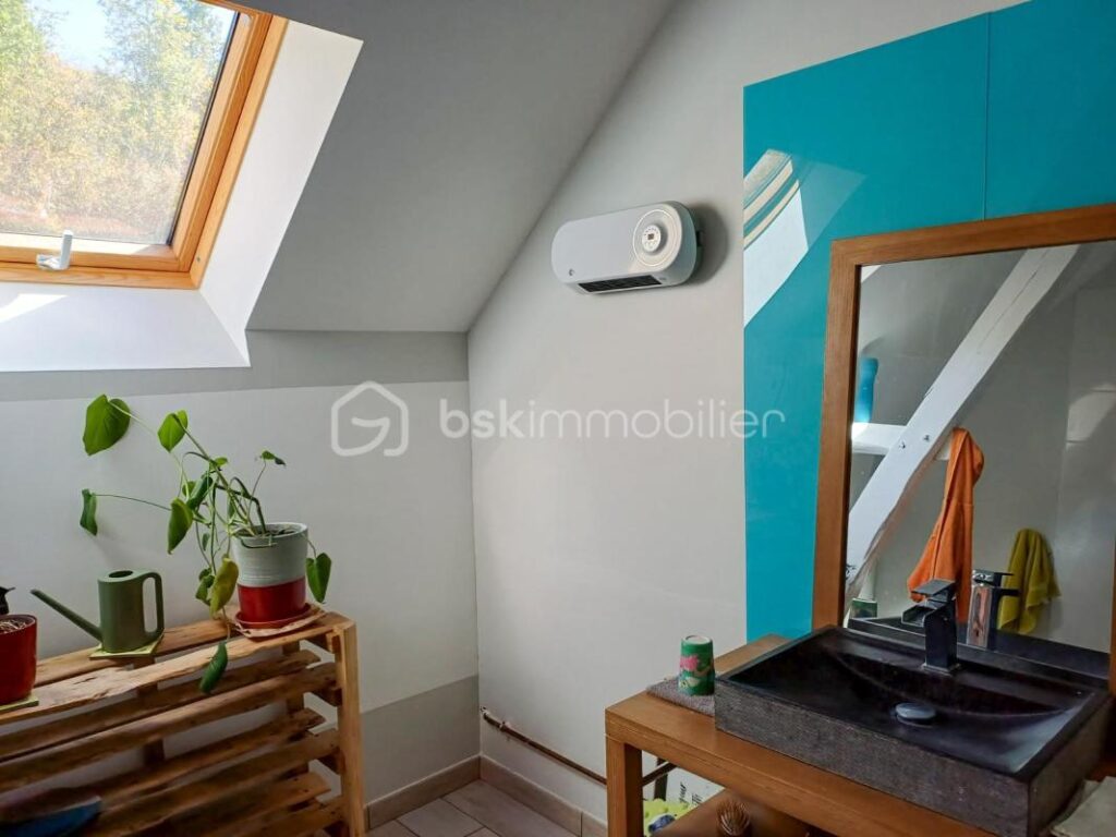 Vue imprenable sur la vallée de la Roche à St Paterne Racan pour cette maison de 3 chambres (possibilité 4) – 5 pièces – 3 chambres – 131 m²