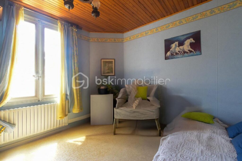 Maison familiale de 167m2 proche commodités – 7 pièces – 5 chambres – 167 m²