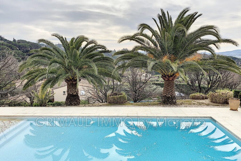 Belle villa avec vue château de Grimaud – 6 pièces – 4 chambres – 180.00 m²