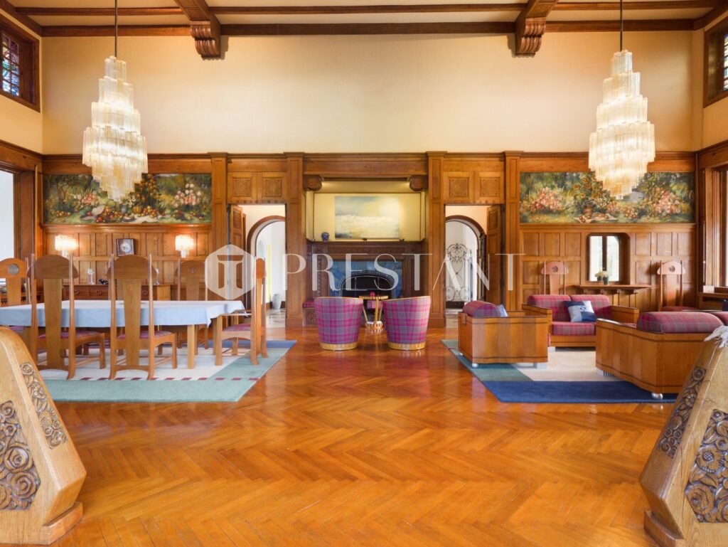 Maison – 12 pièces – 8 chambres – 550 m²