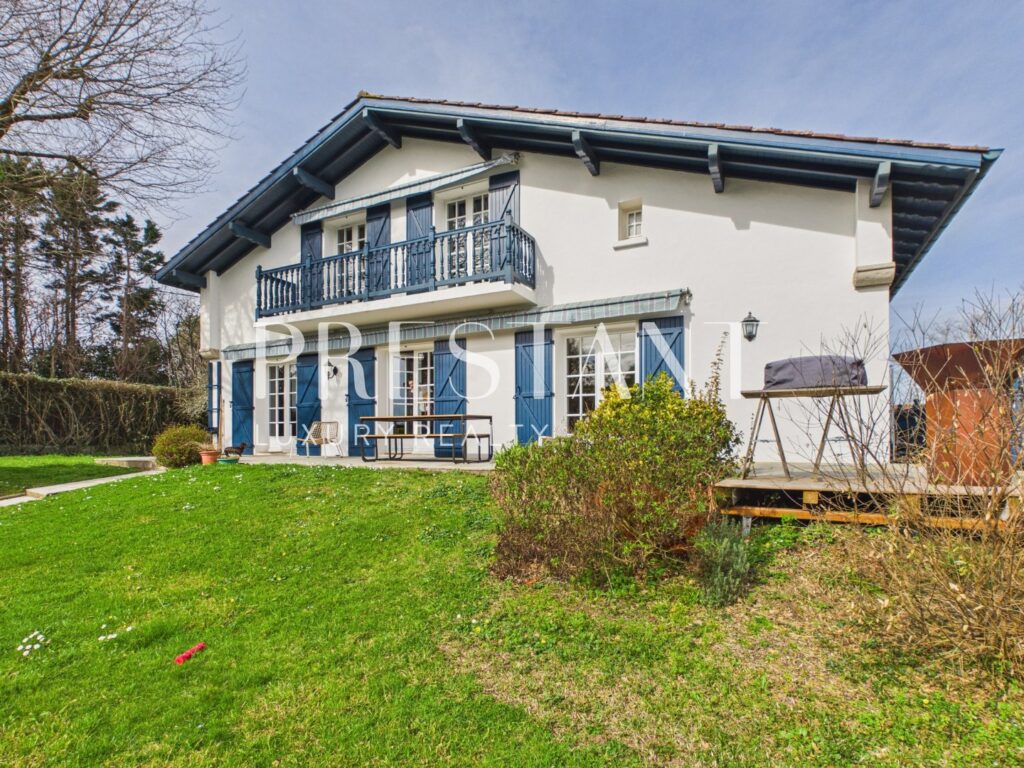 Maison – 7 pièces – 4 chambres – 140 m²