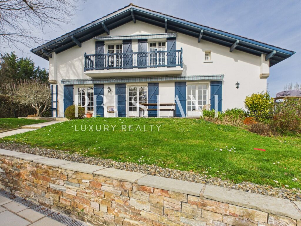 Maison – 7 pièces – 4 chambres – 140 m²