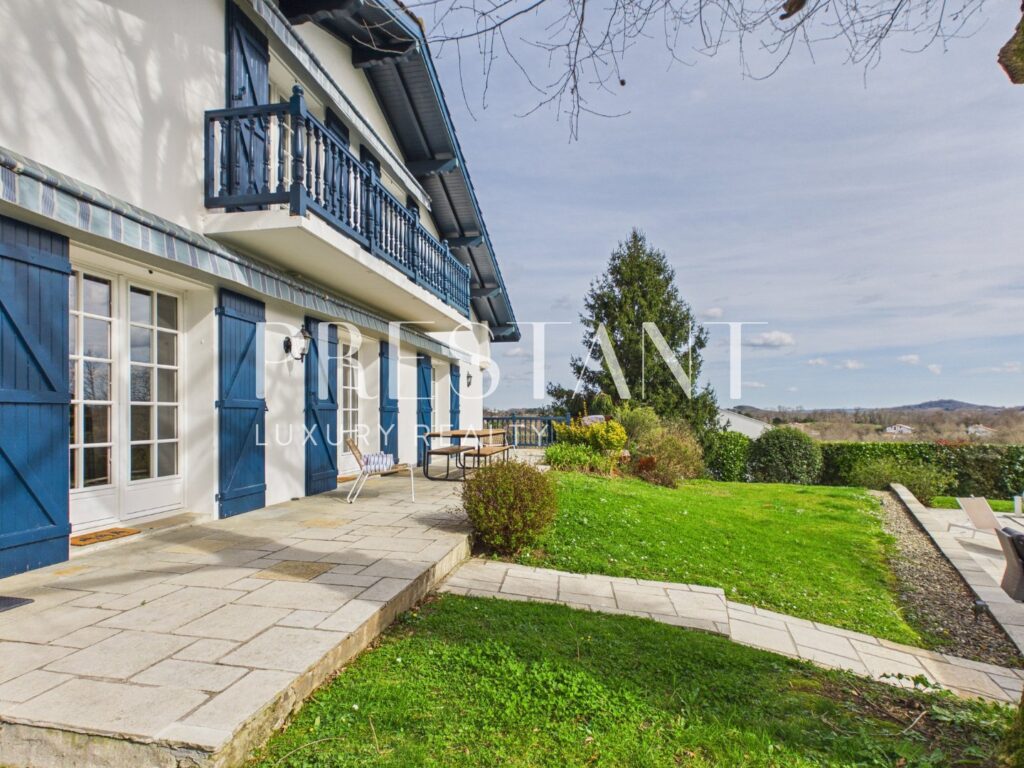 Maison – 7 pièces – 4 chambres – 140 m²