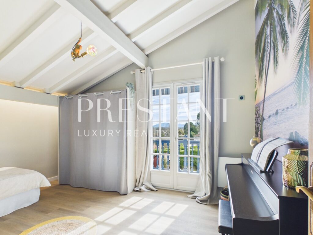 Maison – 7 pièces – 4 chambres – 140 m²