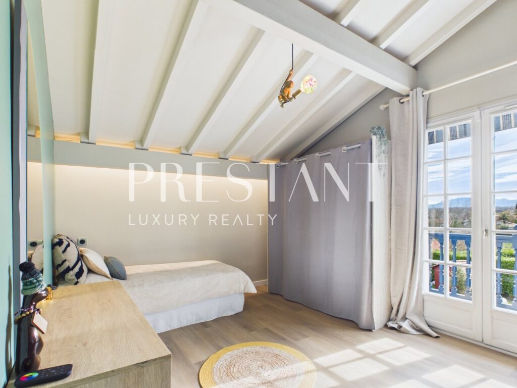 Maison – 7 pièces – 4 chambres – 140 m²