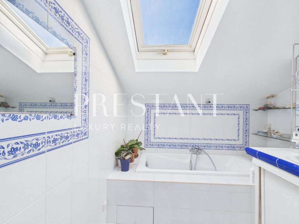 Maison – 7 pièces – 5 chambres – 230 m²