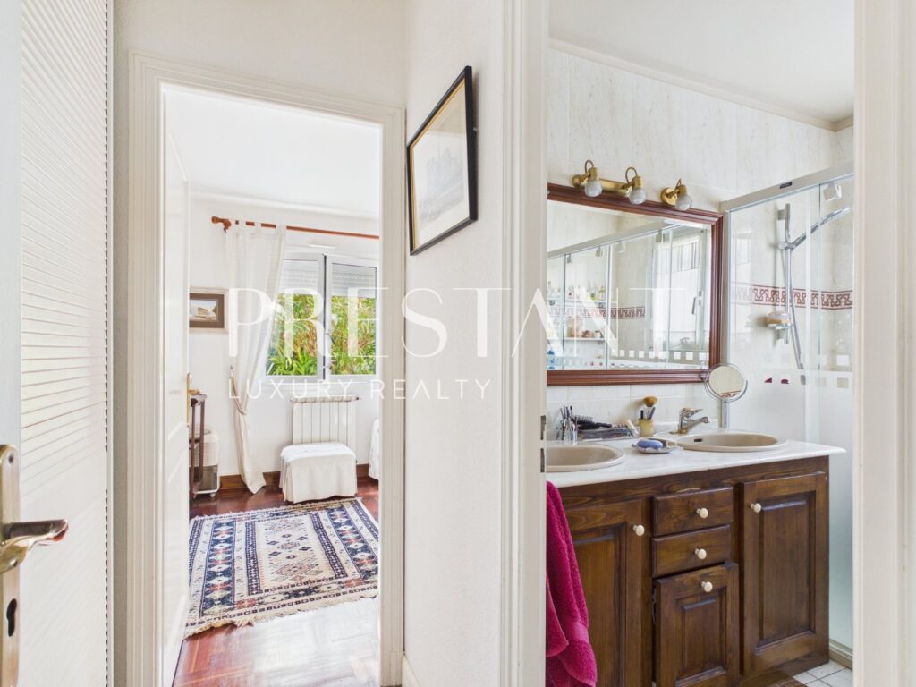 Maison – 7 pièces – 5 chambres – 230 m²