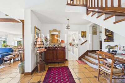 Maison – 7 pièces – 5 chambres – 230 m²