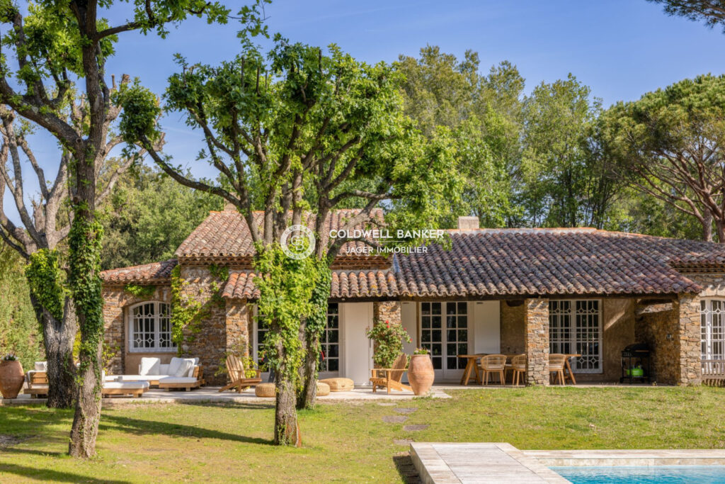 Villa en pierre rénovée de plain-pied dans un domaine sécurisé – 6 pièces – 5 chambres – 200.00 m²