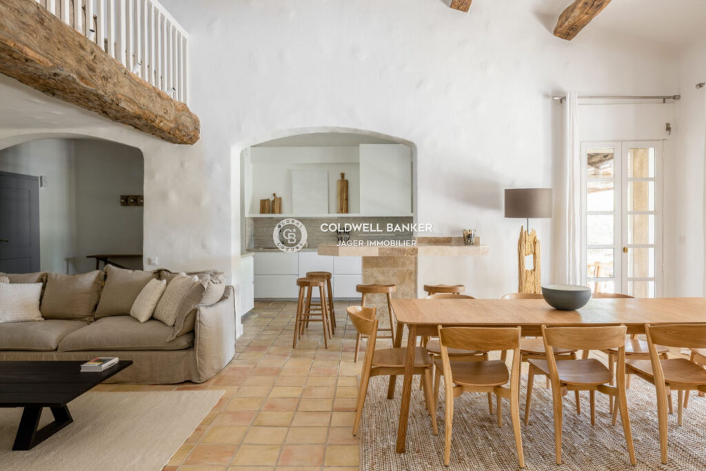 Villa en pierre rénovée de plain-pied dans un domaine sécurisé – 6 pièces – 5 chambres – 200.00 m²