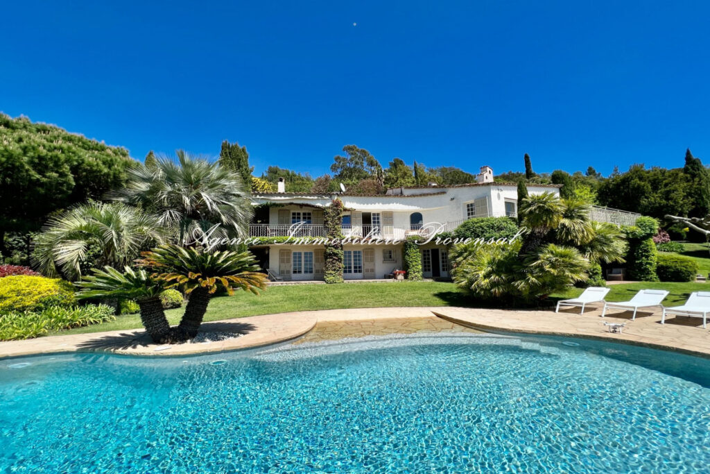 location saisonnière villa 7 Pièce(s) – 7 pièces – 6 chambres – 270.00 m²