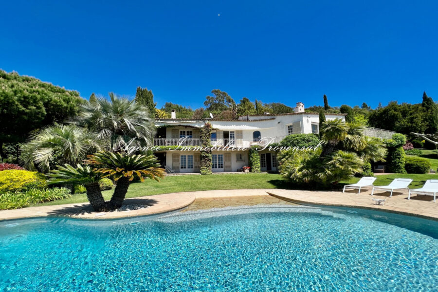 Maison à louer à Grimaud