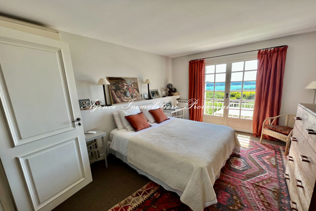 location saisonnière villa 7 Pièce(s) – 7 pièces – 6 chambres – 270.00 m²