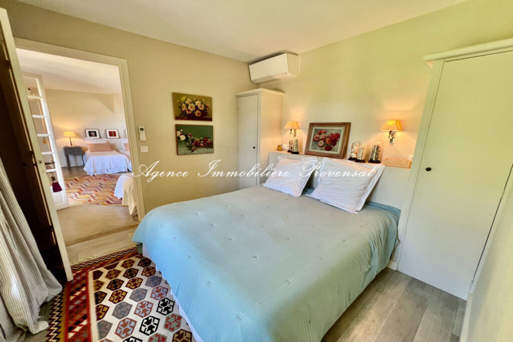 location saisonnière villa 7 Pièce(s) – 7 pièces – 6 chambres – 270.00 m²