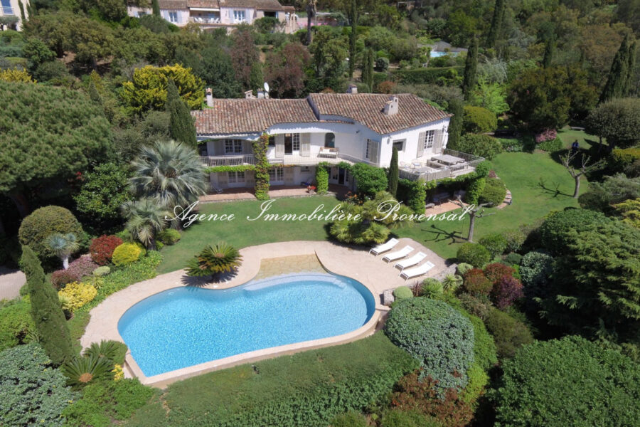 Maison à louer à Grimaud