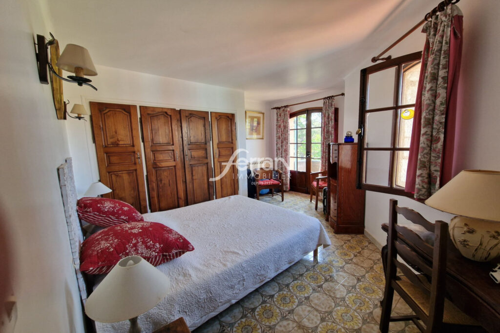 A vendre villa avec piscine à Sillans la cacade sur un terrain – 5 pièces – 3 chambres – 135.00 m²