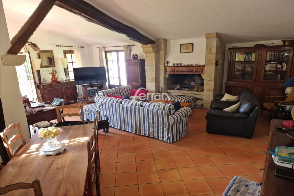 A vendre villa avec piscine à Sillans la cacade sur un terrain – 5 pièces – 3 chambres – 135.00 m²